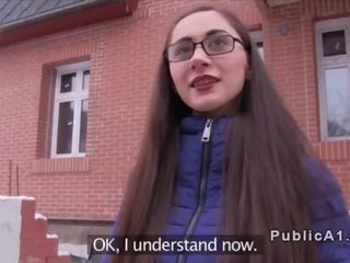 české bruneta amatérske saje v verejnosť