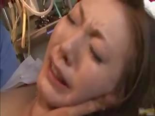 Emi harukaze bonita asiática enfermera disfruta parte 1