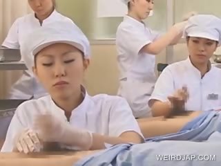 Japonsko medicinska sestra srkanje prihajanje ven od vroče da trot kurac