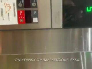 Mrs&period;masked & biezs sarkans kauliņš dalīties bbc kopā uz viesnīca elevator kam a nejaukas publisks threesum&excl; instagram &commat;mrs&period;masked twitter &commat;mrsmasked subscribe līdz mans onlyfans līdz redzēt pilns sextapes&excl;