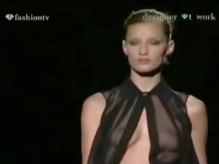 Oops - lingerie runway clipe - ver através e nua - em televisão - compilação