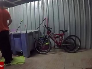 Engrasando la bicicleta y el coã±o de la gorda grabado huijaus cã¡mara oculta gui030