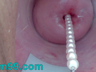 Cervix מזיין משחק inserting א יפני ויברטור.