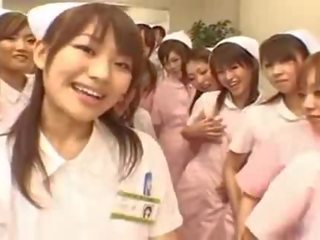 Asiática enfermeras disfruta sucio vídeo en superior