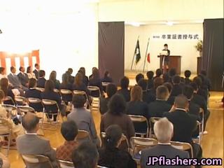 اليابانية فتاة خلال graduation