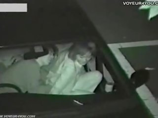 Strastno mlada ženska darknight seks video pri avto