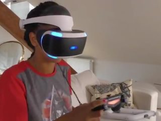 Isabel van egy új játék -ban neki playstation vr de ő needs&period;&period;