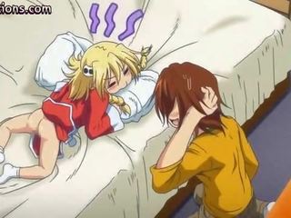 Vājas anime blondīne aizņem liels biedrs