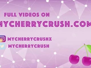 Sexy sederona canzonatura in mutandine e masturbare con giocattoli - cherrycrush
