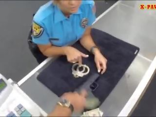 לטינית משטרה קצין דפק על ידי pawn stripling