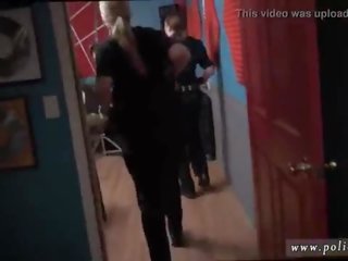 Lust kino milf roh klammer captures polizei aneinander reiben ein deadbeat papa.