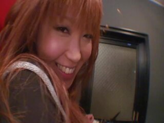 Nemravné japonské dáma potrie ju klitoris pred čúranie v a bar toaleta | xhamster